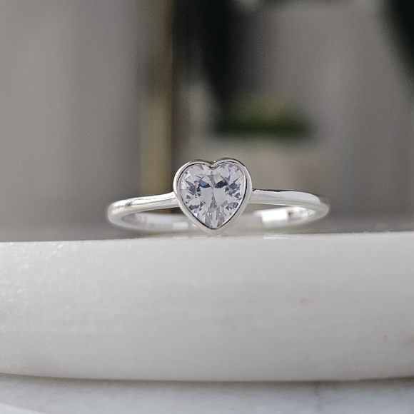 Dainty Heart Ring, 925 Sterling Silver, Size 7 Valentines Gift - Picture 3 of 6